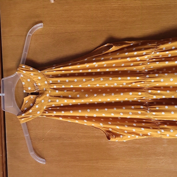 SHEIN yellow sleeveless polka dot maxi dress - Picture 4 of 10